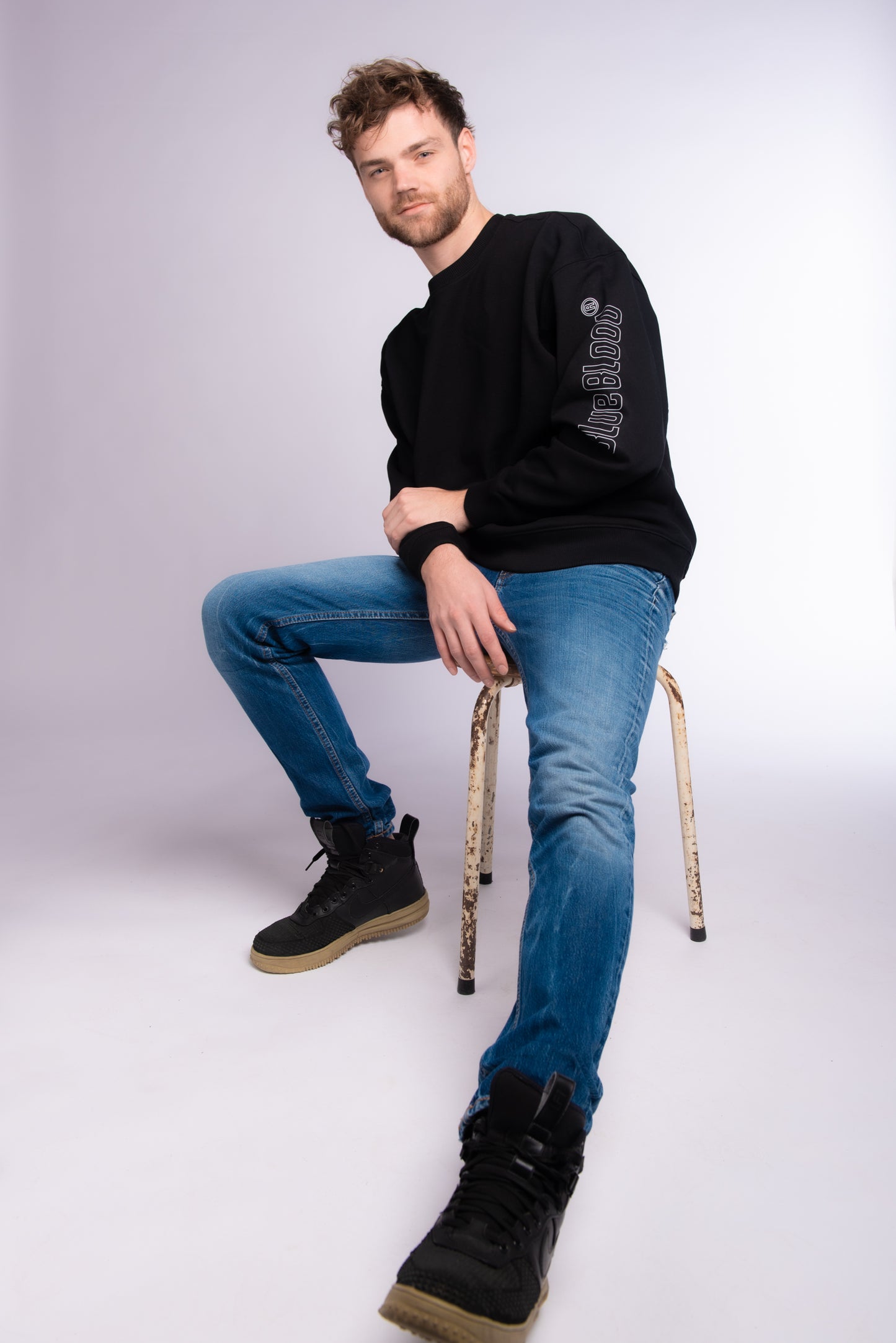 Lässiges Sweatshirt mit Rundhalsausschnitt in Schwarz